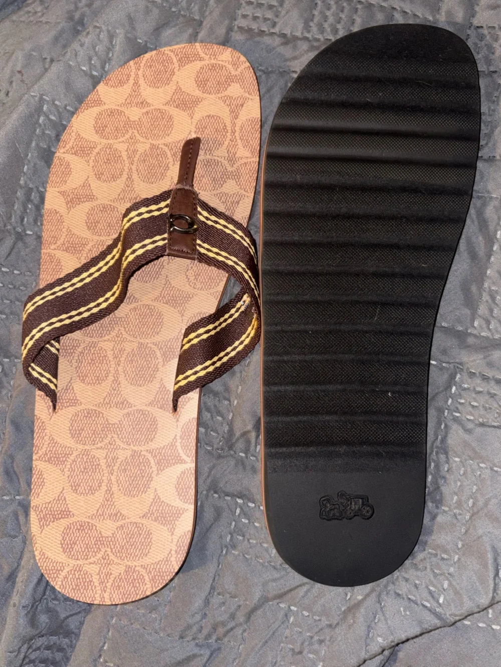 Coach Men's 8.5-9/M Webbing Flip Flop Tan Signature C8896 -  NEW, no box